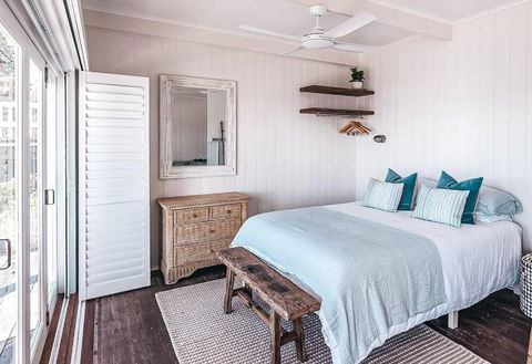 BAY PROPERTIES . Beach House Studio - Accommodation Sunshine Coast 3