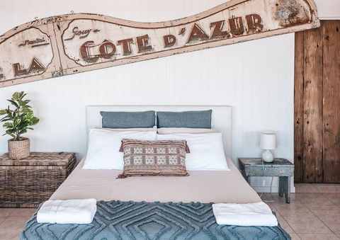 BAY PROPERTIES . Pacific Lodge Studio - Accommodation Sunshine Coast 4