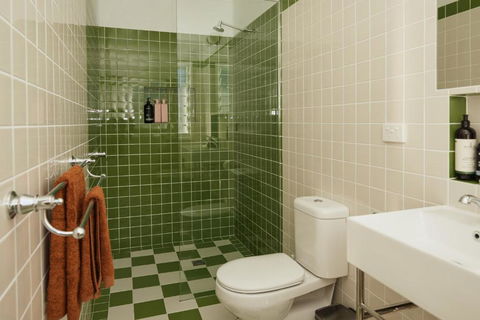 BAY PROPERTIES . The Sailor Shack - Accommodation Sunshine Coast 4