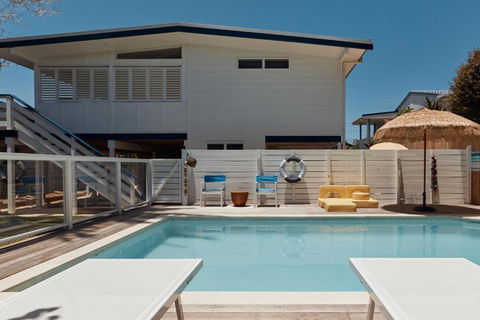 BAY PROPERTIES . The Sailor Shack - Accommodation Sunshine Coast 0