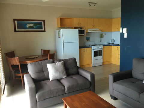 Whitsunday Waterfront Apartments - Accommodation Sunshine Coast 18