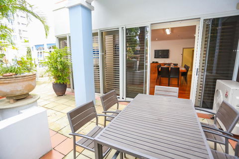 Bel Air On Broadbeach - Official - Accommodation Sunshine Coast 9