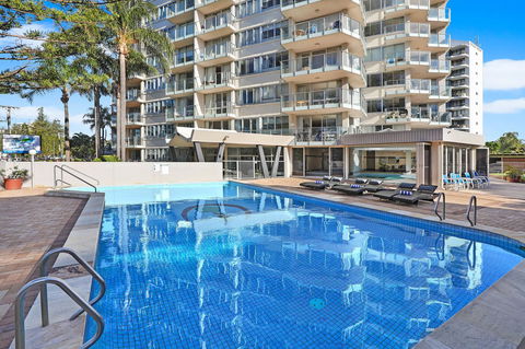 Pacific Regis Beachfront Holiday Apartments - Accommodation Sunshine Coast 3