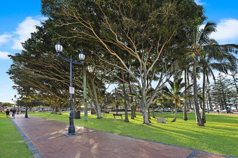 Pacific Regis Beachfront Holiday Apartments - Accommodation Sunshine Coast 18