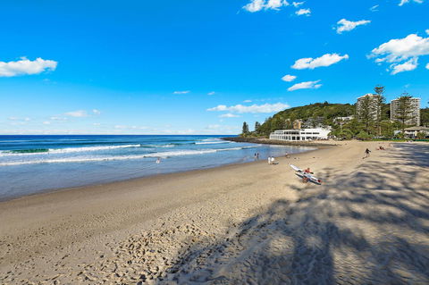 Pacific Regis Beachfront Holiday Apartments - Accommodation Sunshine Coast 2