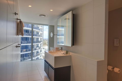 Hilton Surfers Paradise Hotel & Residences - Accommodation Sunshine Coast 3
