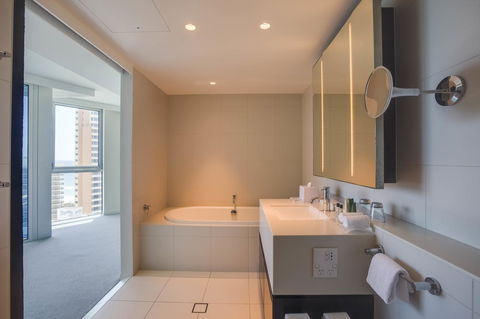 Hilton Surfers Paradise Hotel & Residences - Accommodation Sunshine Coast 4