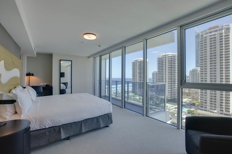 Hilton Surfers Paradise Hotel & Residences - Accommodation Sunshine Coast 2