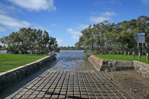 Absolute Waterfront - Accommodation Sunshine Coast 15