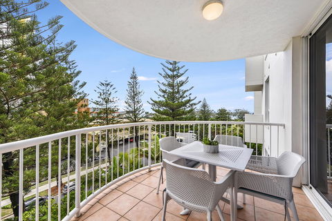 The Ritz Resort Heated Pool - Accommodation Sunshine Coast 16
