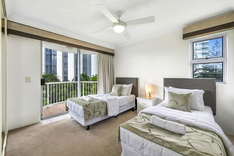 The Ritz Resort Heated Pool - Accommodation Sunshine Coast 9