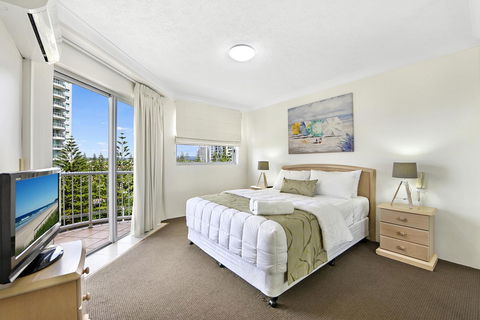The Ritz Resort Heated Pool - Accommodation Sunshine Coast 12