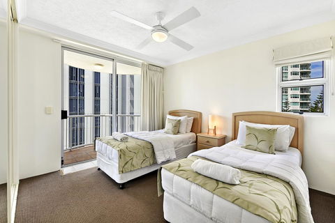 The Ritz Resort Heated Pool - Accommodation Sunshine Coast 11