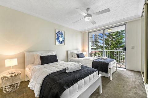 The Ritz Resort Heated Pool - Accommodation Sunshine Coast 15
