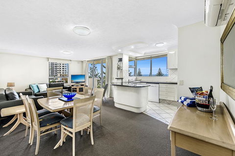 The Ritz Resort Heated Pool - Accommodation Sunshine Coast 14