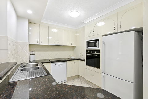 The Ritz Resort Heated Pool - Accommodation Sunshine Coast 18