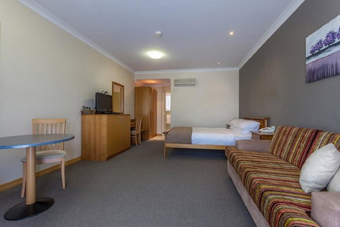 Eastgate On The Range Motel - Accommodation Sunshine Coast 4