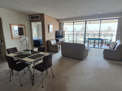The Waterford Prestige Apartments - Accommodation Sunshine Coast 4
