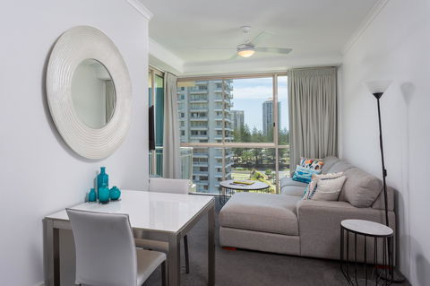 Maldives Resort Main Beach, Gold Coast - Accommodation Sunshine Coast 11