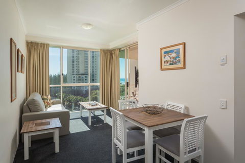 Maldives Resort Main Beach, Gold Coast - Accommodation Sunshine Coast 9