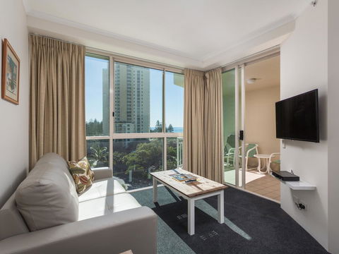Maldives Resort Main Beach, Gold Coast - Accommodation Sunshine Coast 7