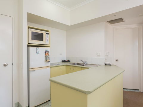 Maldives Resort Main Beach, Gold Coast - Accommodation Sunshine Coast 5