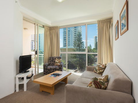 Maldives Resort Main Beach, Gold Coast - Accommodation Sunshine Coast 3