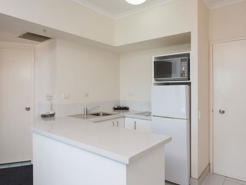 Maldives Resort Main Beach, Gold Coast - Accommodation Sunshine Coast 10