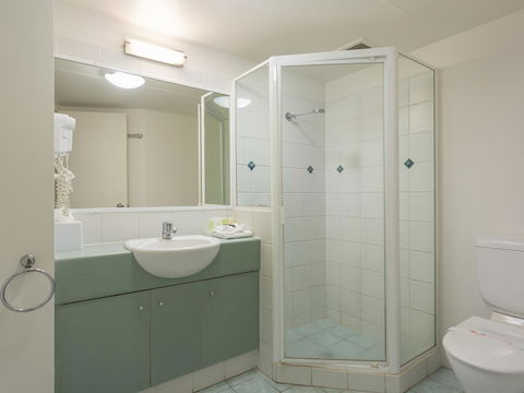 Maldives Resort Main Beach, Gold Coast - Accommodation Sunshine Coast 1