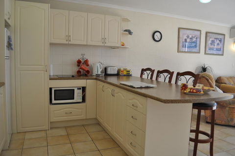 Burleigh Palms Holiday Apartments - Accommodation Sunshine Coast 18