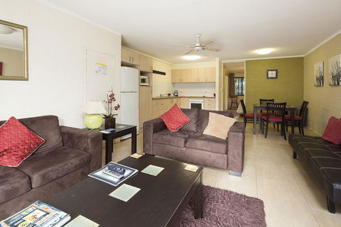 Burleigh Palms Holiday Apartments - Accommodation Sunshine Coast 36