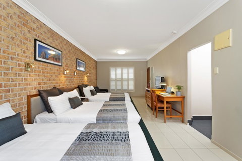Coopers Colonial Motel - Accommodation Sunshine Coast 3