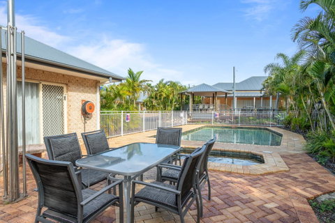 Coopers Colonial Motel - Accommodation Sunshine Coast 1