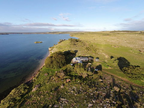 Ratcliff Cottage - Accommodation Sunshine Coast 0