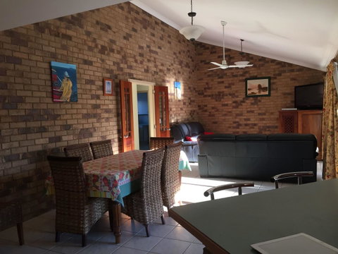 The Woorim Beach House - Accommodation Sunshine Coast 2