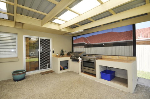 Ocean Wave - Accommodation Sunshine Coast 0