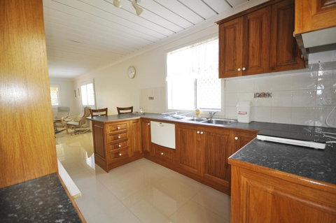 Ocean Wave - Accommodation Sunshine Coast 7