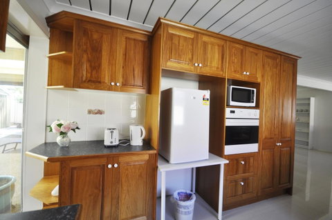 Ocean Wave - Accommodation Sunshine Coast 4