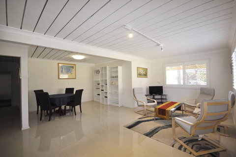 Ocean Wave - Accommodation Sunshine Coast 8