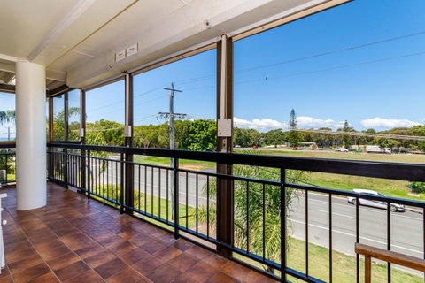Spacious Unit Overlooking Moreton Bay - Boyd St, Woorim - Accommodation Sunshine Coast 9