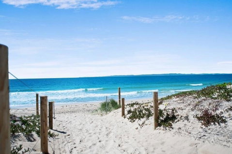 Spacious Unit Overlooking Moreton Bay - Boyd St, Woorim - Accommodation Sunshine Coast 1