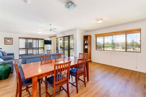 Spacious Unit Overlooking Moreton Bay - Boyd St, Woorim - Accommodation Sunshine Coast 7
