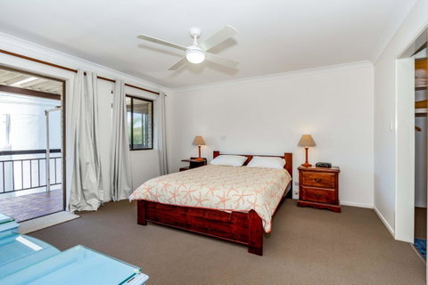 Spacious Unit Overlooking Moreton Bay - Boyd St, Woorim - Accommodation Sunshine Coast 4