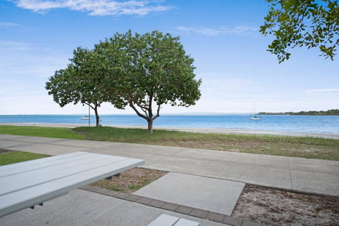 Waterviews,Pool, Wifi Its All Here !- Welsby Pde, Bongaree - Accommodation Sunshine Coast 20