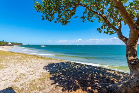 First Floor, Air Conditioned, Free Wi-Fi! - Accommodation Sunshine Coast 9
