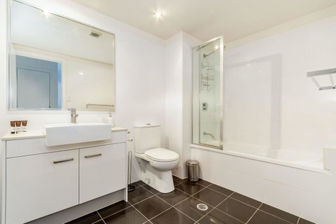 First Floor, Air Conditioned, Free Wi-Fi! - Accommodation Sunshine Coast 17