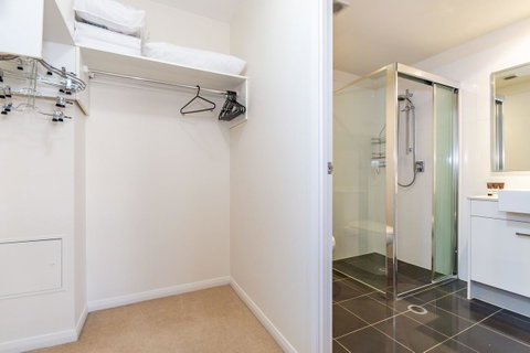 First Floor, Air Conditioned, Free Wi-Fi! - Accommodation Sunshine Coast 5