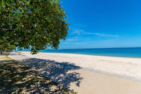 First Floor, Air Conditioned, Free Wi-Fi! - Accommodation Sunshine Coast 14