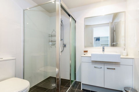 First Floor, Air Conditioned, Free Wi-Fi! - Accommodation Sunshine Coast 6