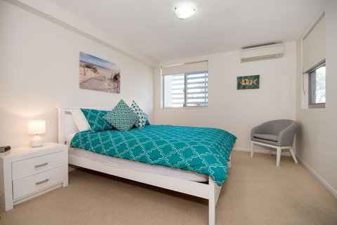 First Floor, Air Conditioned, Free Wi-Fi! - Accommodation Sunshine Coast 15